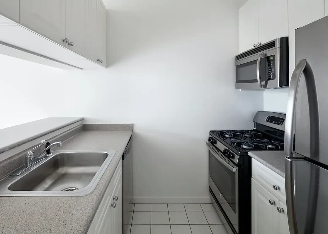 75 West Street #3E, Manhattan, NY 10006 apartment_kitchen 1
