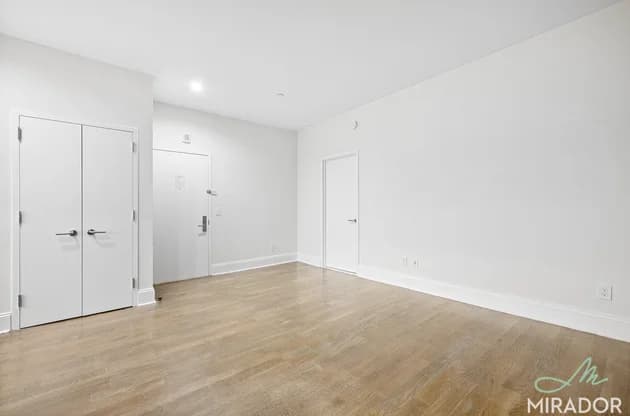 15 Park Row #21G, Manhattan, NY 10038