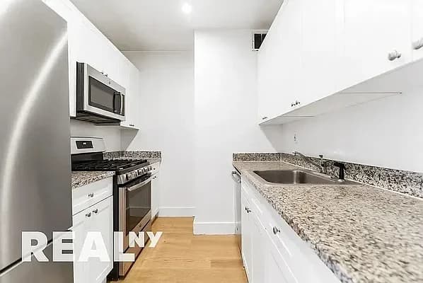 53 Park Place #9L, Manhattan, NY 10007 apartment_kitchen 1