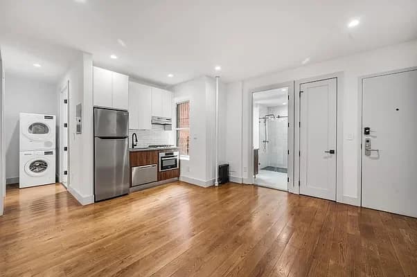 629 East 5 Street #20, Manhattan, NY 10009 apartment_living_room 1