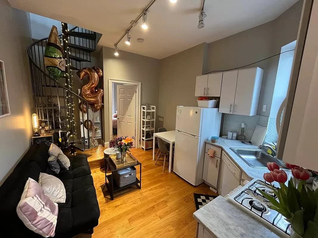 163 Chrystie Street #19, Manhattan, NY 10002 apartment_living_room 1