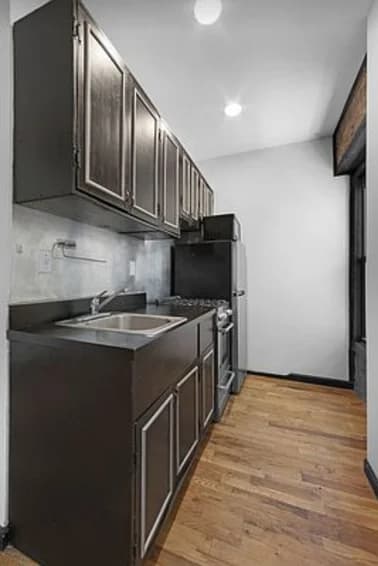 346 E 13 St #4, Manhattan, NY 10003