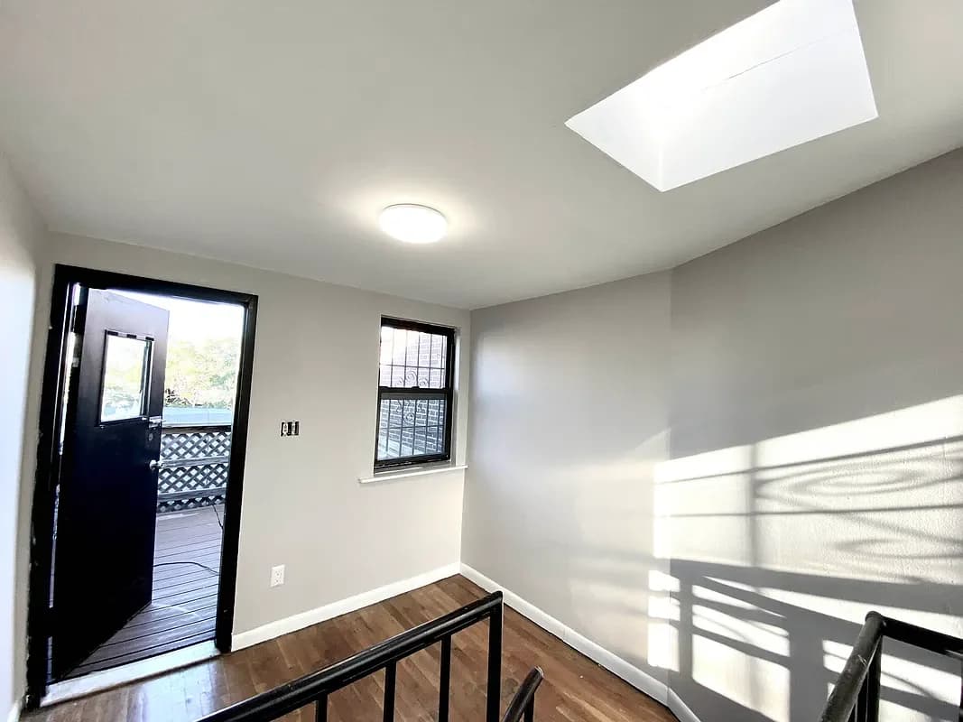 34 E 7 St #2F, Manhattan, NY 10003 apartment_living_room 1