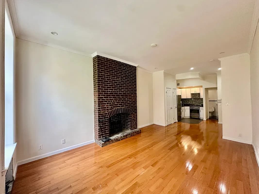 34 E 7 St #4E, Manhattan, NY 10003 apartment_living_room 1