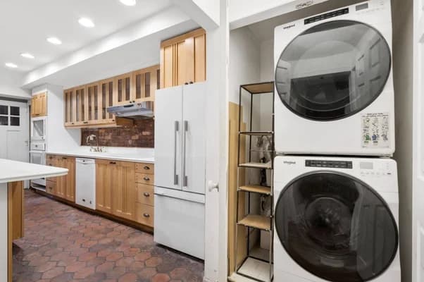 212 East 11 Street #1, Manhattan, NY 10003