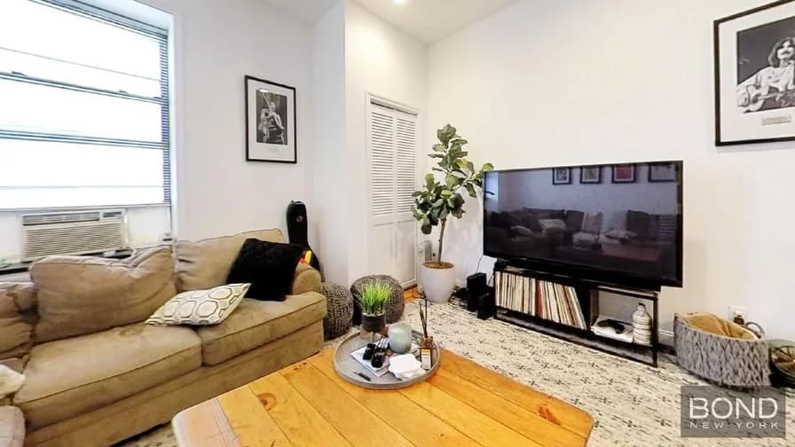 207 2 Avenue #2R, Manhattan, NY 10003 apartment_living_room 1