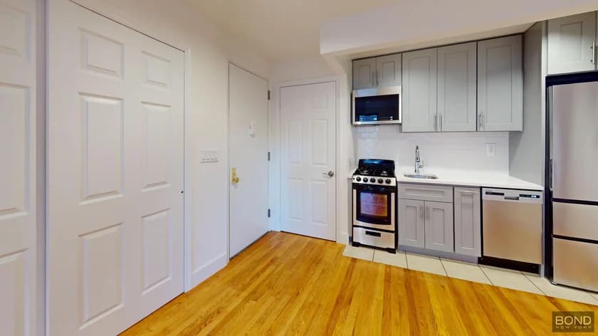 30 Charlton Street #2D, Manhattan, NY 10013