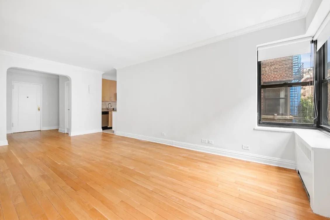 10 Downing Street #002T, Manhattan, NY 10014 apartment_living_room 1