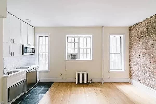 220 Sullivan Street #4F, Manhattan, NY 10012 apartment_living_room 1