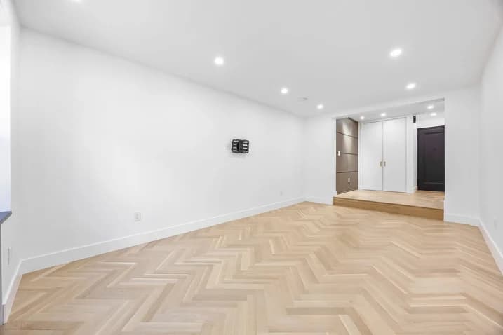 25 Minetta Lane #2F, Manhattan, NY 10012