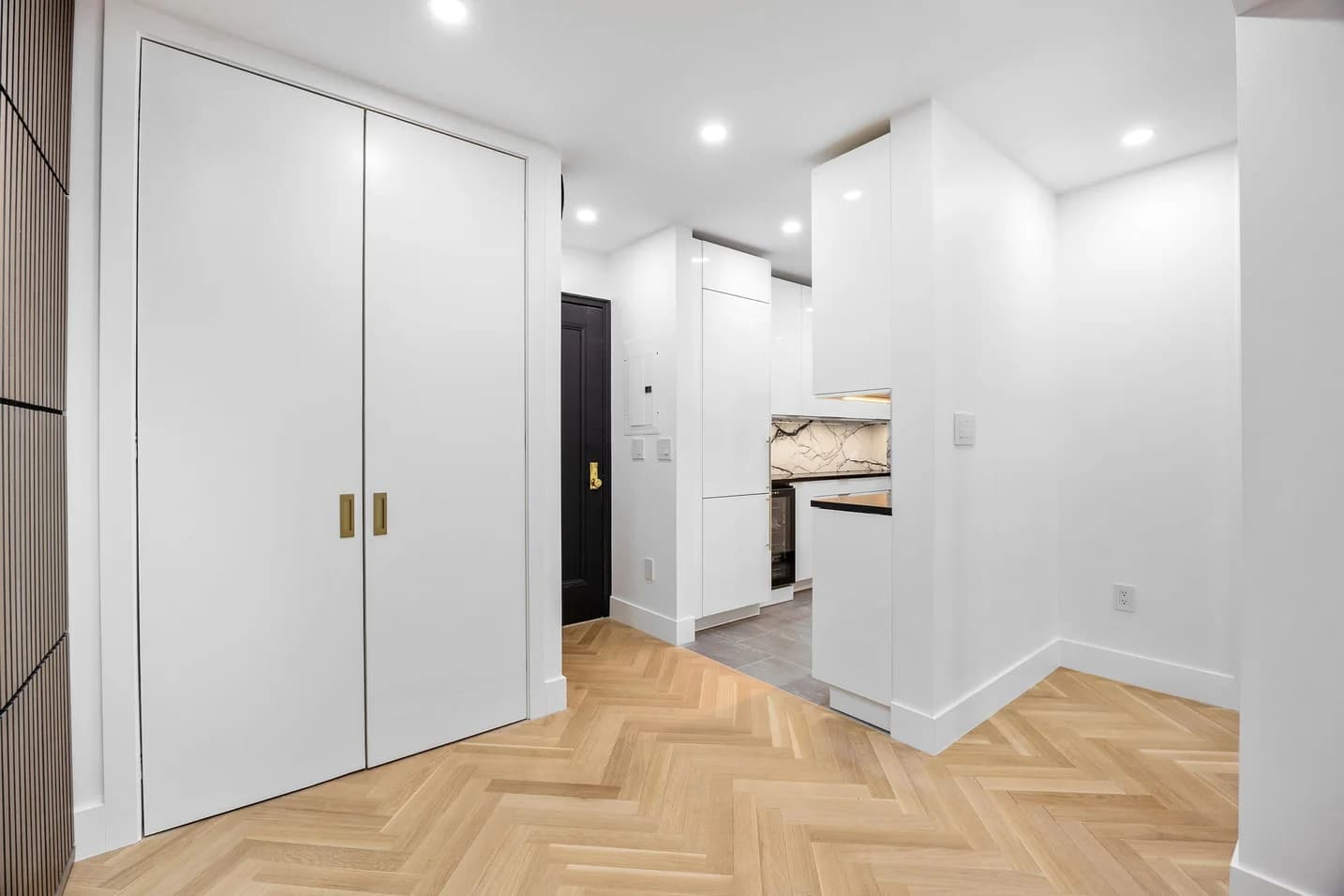 25 Minetta Lane #2F, Manhattan, NY 10012 apartment_entry 1