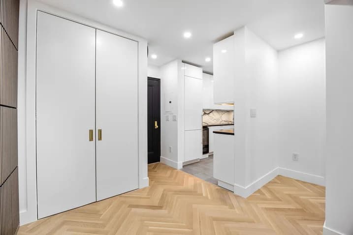 25 Minetta Lane #2F, Manhattan, NY 10012