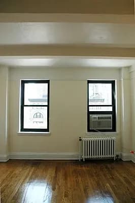 11 Waverly Place #11N, Manhattan, NY 10003 apartment_living_room 1