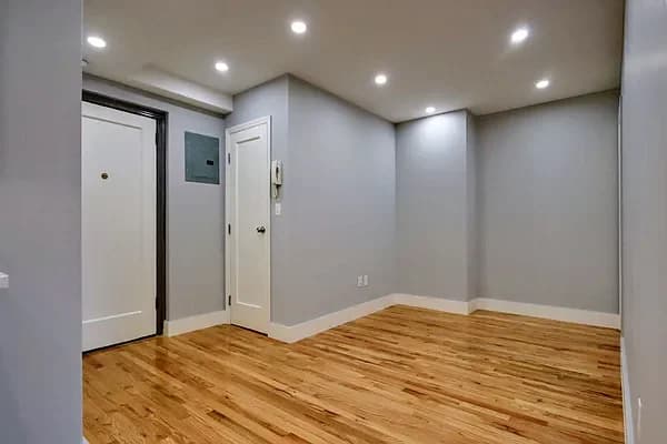 11 Waverly Place #4F, Manhattan, NY 10003 apartment_living_room 1