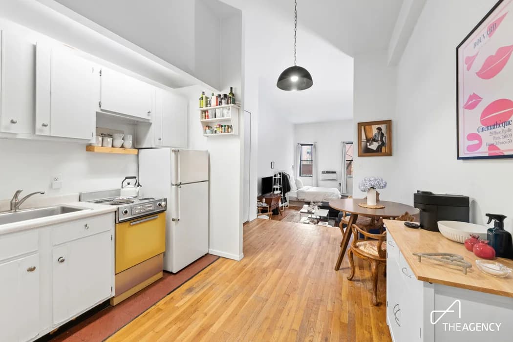 23 Waverly Place #2D, Manhattan, NY 10003 apartment_kitchen 1
