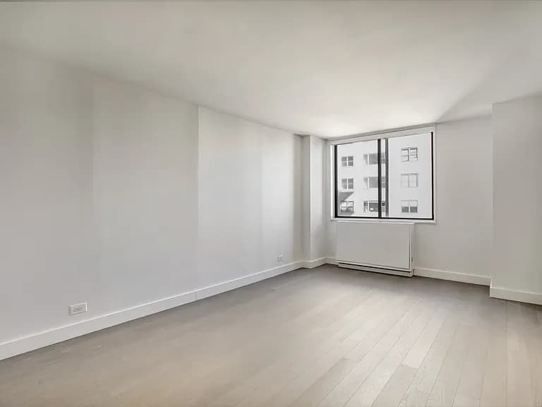 300 Mercer Street #11-G, Manhattan, NY 10003 apartment_living_room 1
