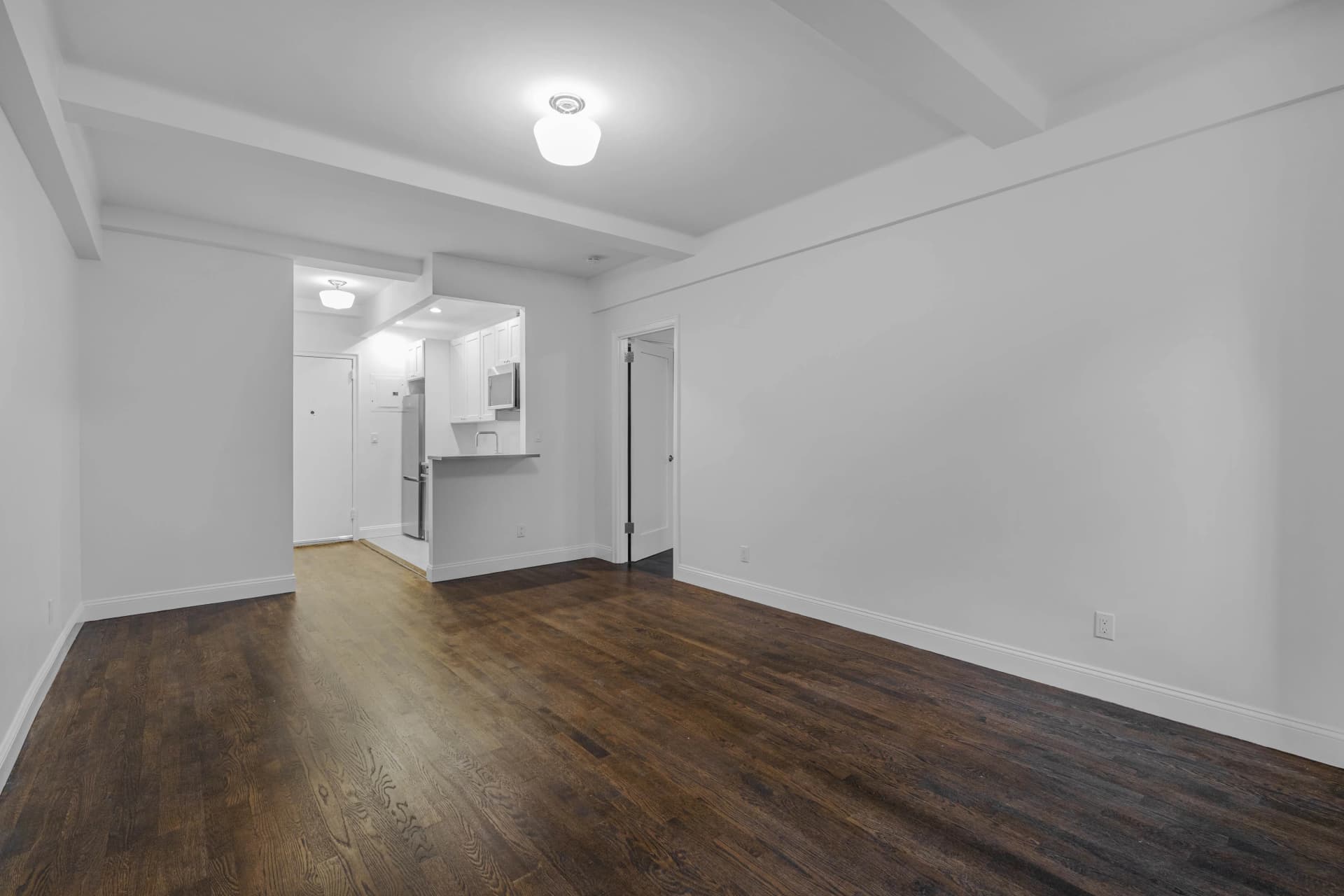 24 5 Avenue #1116, Manhattan, NY 10011 apartment_living_room 1