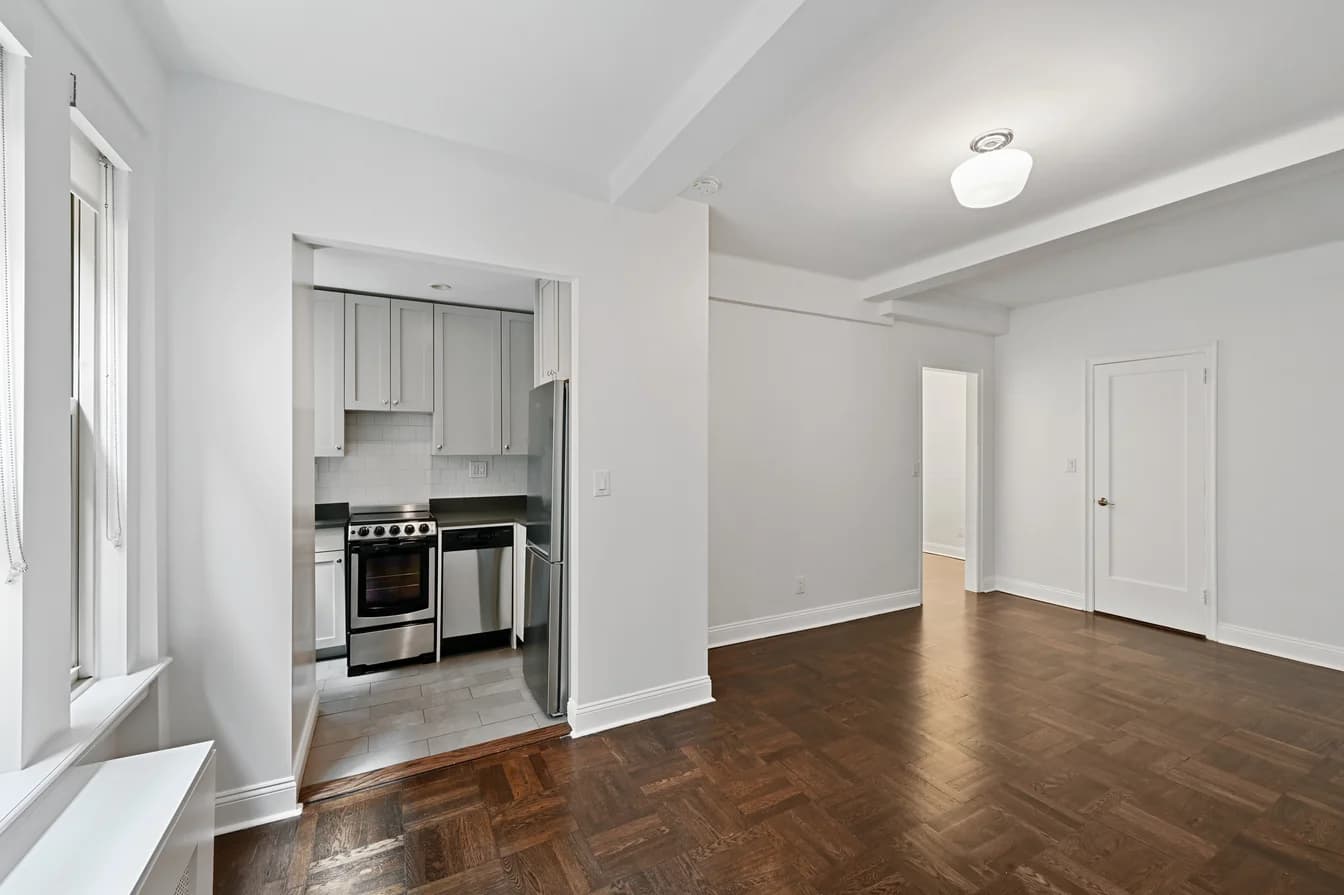 24 5 Avenue #823, Manhattan, NY 10011 apartment_living_room 1