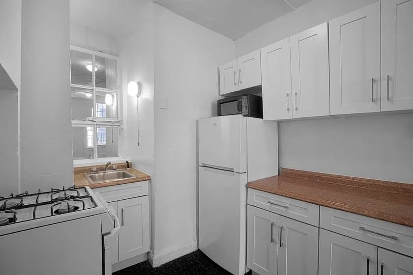 7 Morton Street #10, Manhattan, NY 10014 apartment_kitchen 1