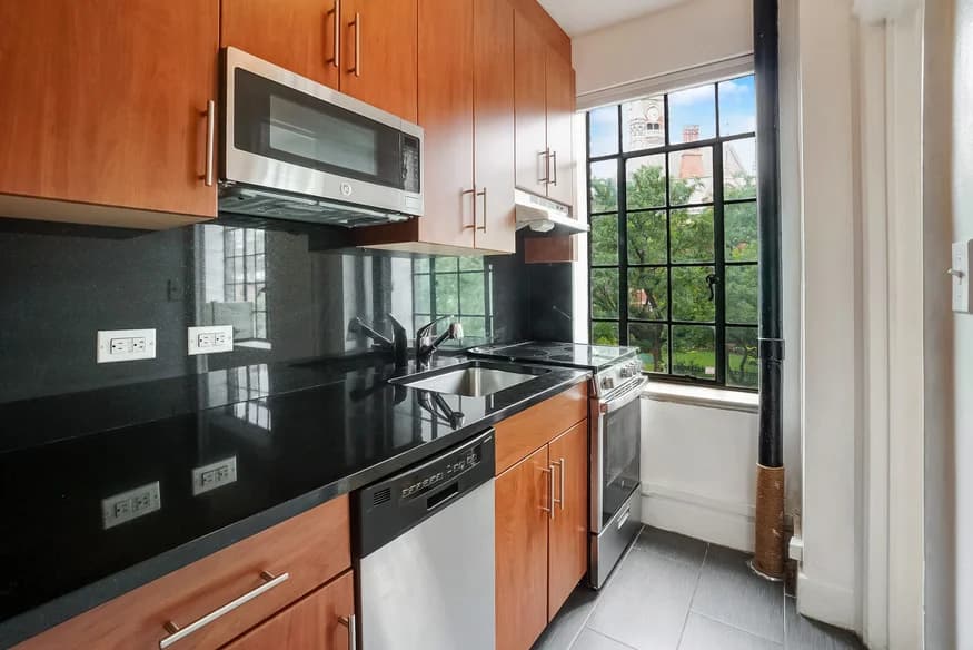 1 Christopher Street #12J, Manhattan, NY 10014