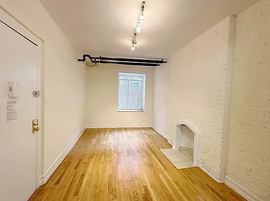 42 Perry Street #B-1, Manhattan, NY 10014 apartment_living_room 1