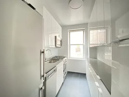 780 Greenwich Street #5L, Manhattan, NY 10014