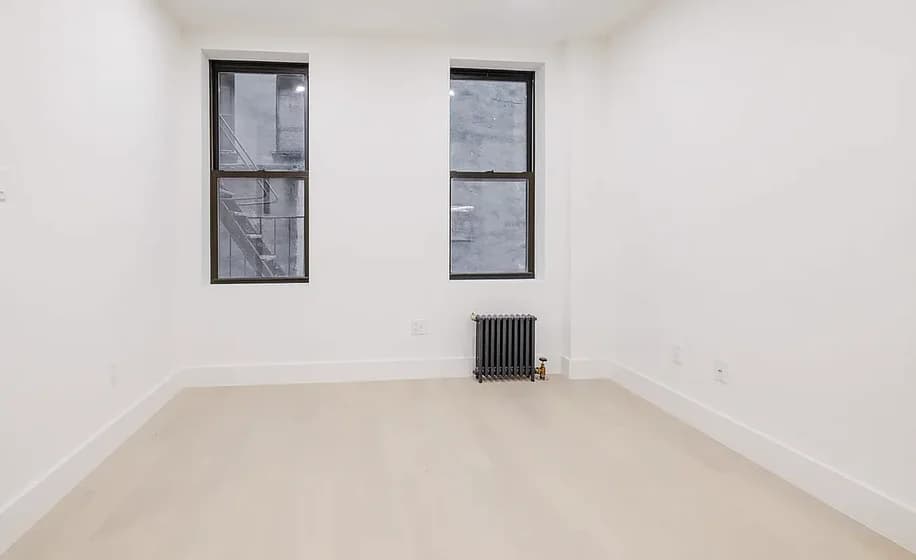 300 West 21 Street #31, Manhattan, NY 10011 apartment_living_room 1