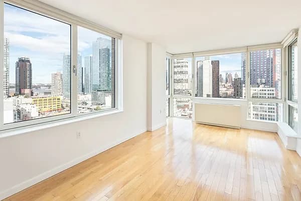 Townsend 350 West 37 Street #24B, Manhattan, NY 10018 apartment_living_room 1