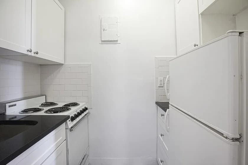250 West 19 Street #9F, Manhattan, NY 10011 apartment_kitchen 3