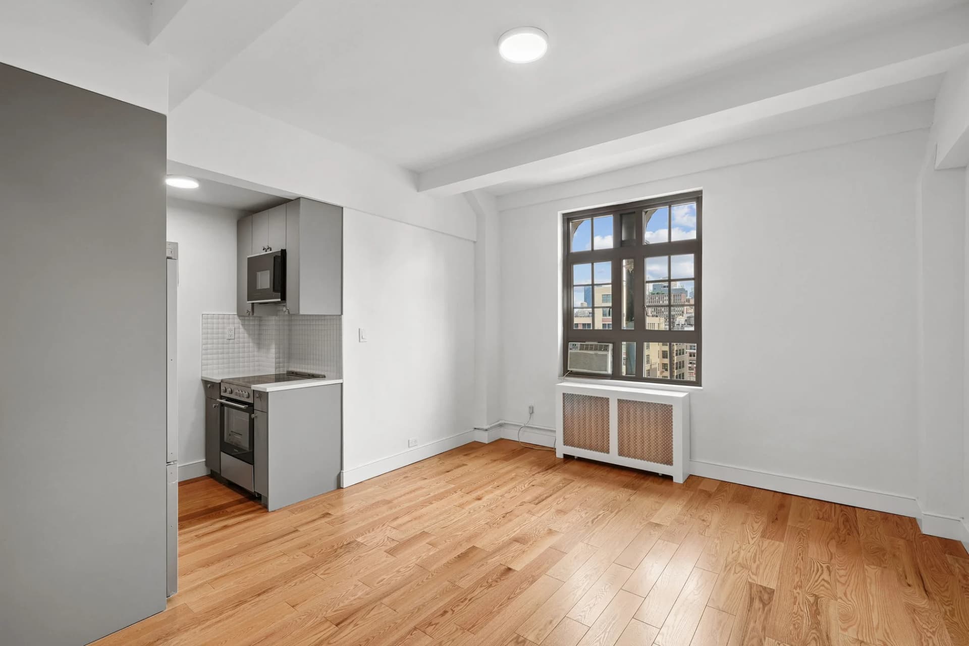 The Carteret 208A West 23 Street #1605, Manhattan, NY 10011 apartment_living_room 1