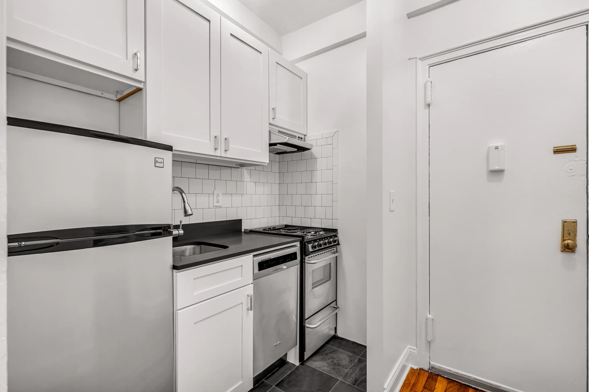 The Carteret 208 West 23 Street #319, Manhattan, NY 10011 apartment_kitchen 1