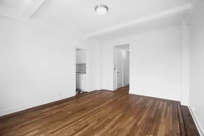 208 West 23 Street #910, Manhattan, NY 10011