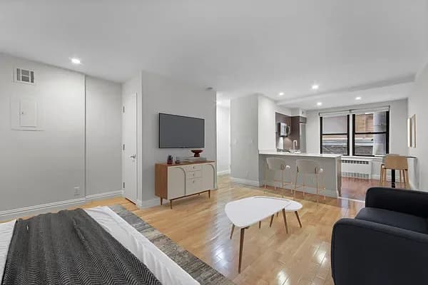 108 West 15 Street #2J, Manhattan, NY 10011 apartment_living_room 1