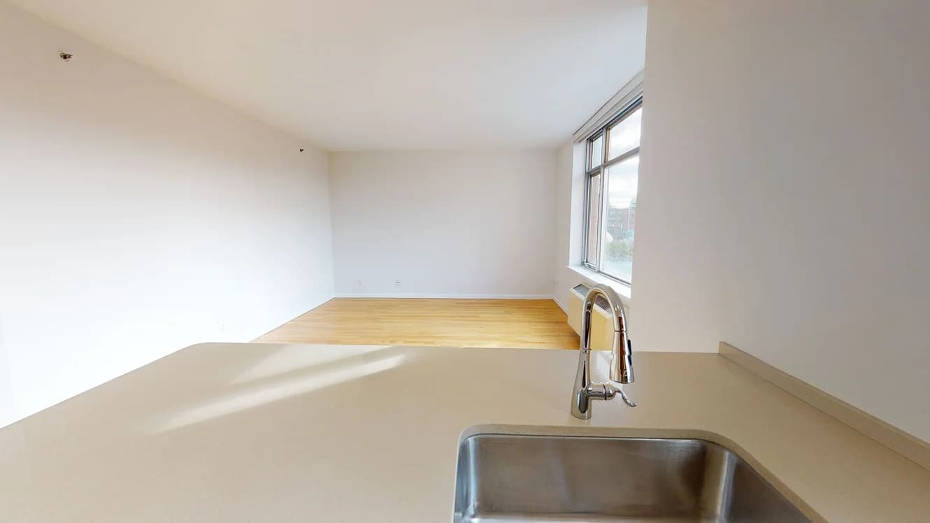 120 West 21 Street #1508, Manhattan, NY 10011 apartment_living_room 1