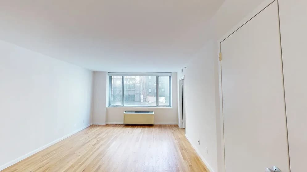 120 West 21 Street #615, Manhattan, NY 10011 apartment_living_room 1