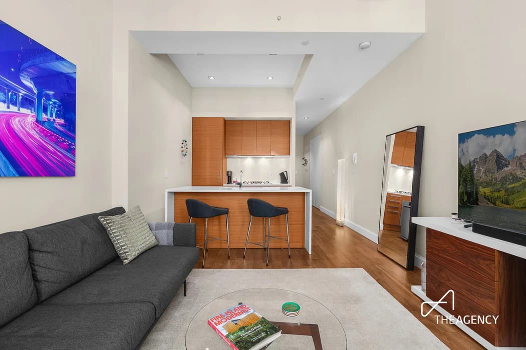 140 W 22 St #6B, Manhattan, NY 10011 apartment_living_room 1