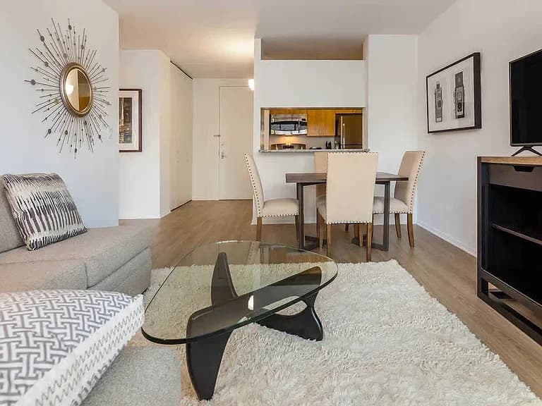 777 Sixth Avenue 777 Avenue Of The Americas #31J, Manhattan, NY 10001 apartment_living_room 1
