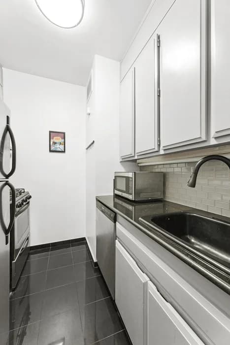 7 E 14 St #1603, Manhattan, NY 10003 apartment_kitchen 1