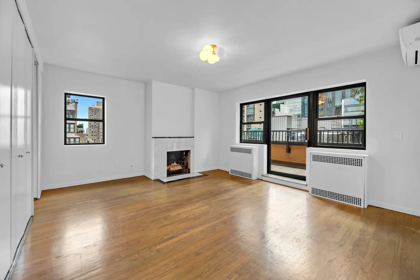 121 Madison Avenue #PHC, Manhattan, NY 10016 apartment_living_room 1