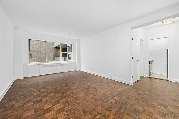 40 Park Avenue #10K, Manhattan, NY 10016 apartment_living_room 1
