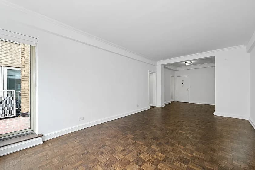 40 Park Avenue #15E, Manhattan, NY 10016 apartment_living_room 1