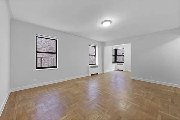 8 Gramercy Park South #5D, Manhattan, NY 10003 apartment_living_room 1