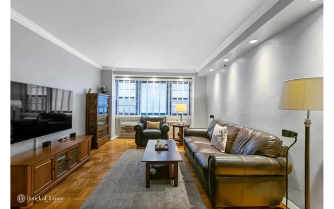 39 Gramercy Park North #4B, Manhattan, NY 10010