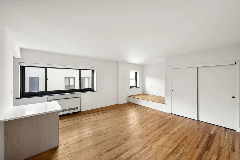 295 Park Avenue South #7G, Manhattan, NY 10010 apartment_living_room 1