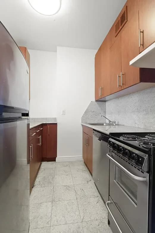 295 Park Avenue South #9L, Manhattan, NY 10010 apartment_kitchen 1