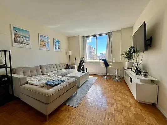 50 Lexington Avenue #19F, Manhattan, NY 10010 apartment_living_room 1