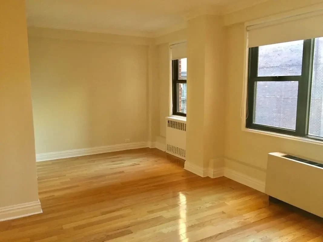141 East 33 Street #006H, Manhattan, NY 10016 apartment_living_room 1