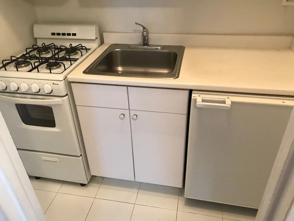 150 East 39 Street #901, Manhattan, NY 10016 apartment_kitchen 1