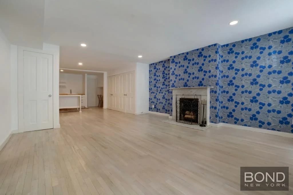 233 East 18 Street #A, Manhattan, NY 10003 apartment_living_room 1