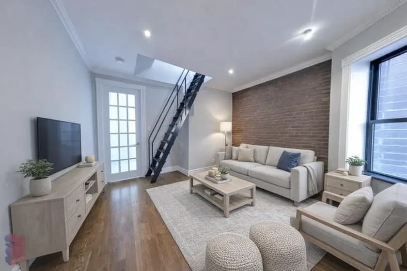 221 East 23 Street #18, Manhattan, NY 10010 apartment_living_room 1